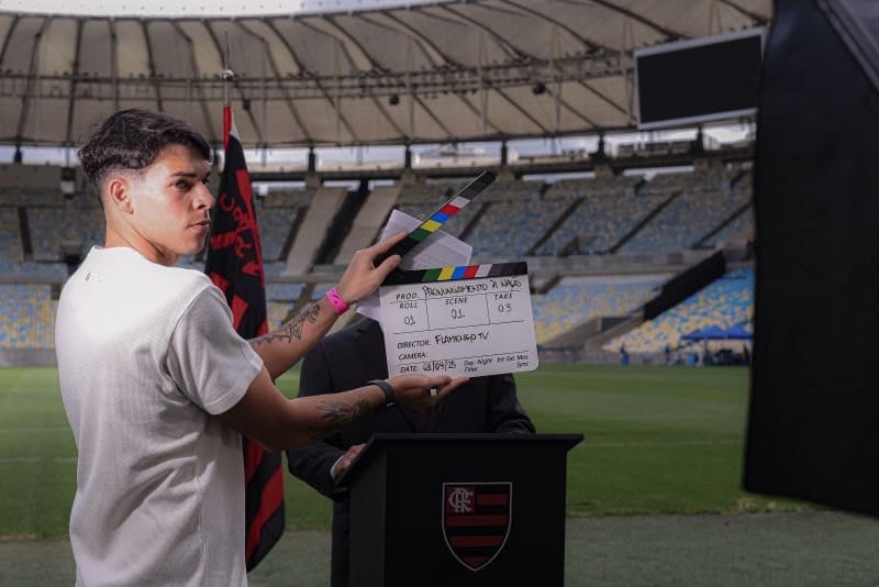 Claquete da gravação diante do púlpito, no gramado do Maracanã